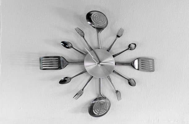 Horloge murale de cuisine : quelles sont les tailles disponibles ?